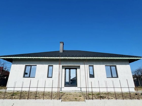 Будинок біля міста +7 соток землі Рівне