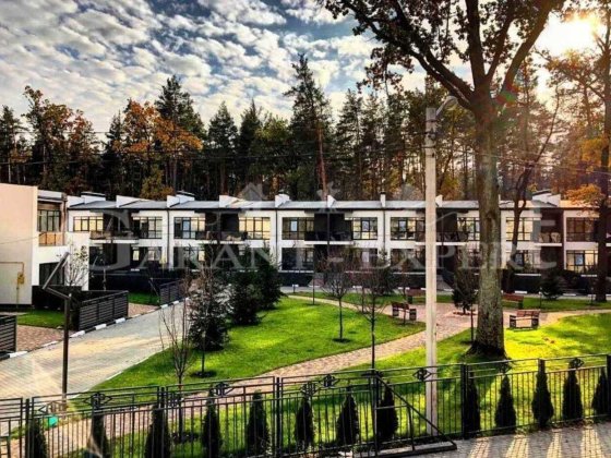 Таунхаус в закритому КМ, власна інфраструктура, ГАЗ, басейн. Продаж Ирпень