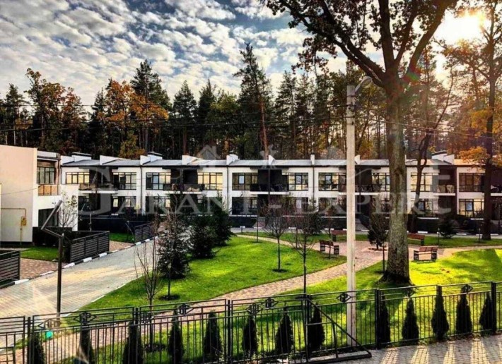 Таунхаус в закритому КМ, власна інфраструктура, ГАЗ, басейн. Продаж - фото 1