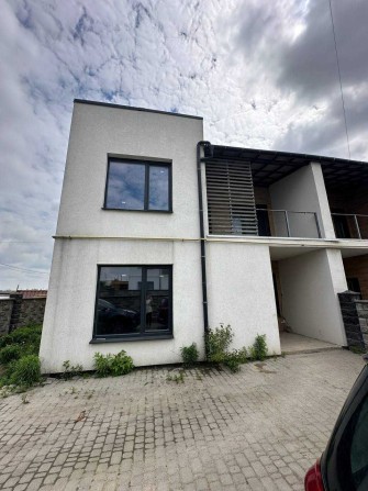 Продам котедж на Щасливому всі міські комунікації - фото 1