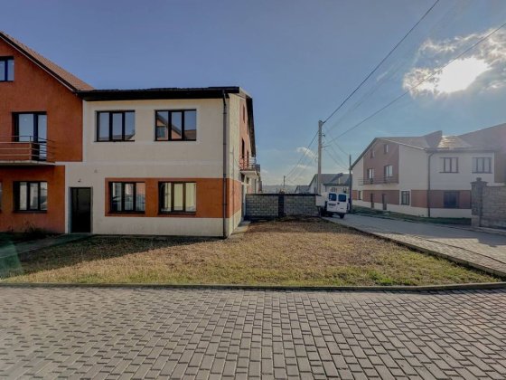 ПРОДАЖ! Кутовий котедж з ремонтом  | масив Стрілецький Рівне