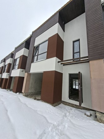 Продаж котеджу неподалік озера - фото 1