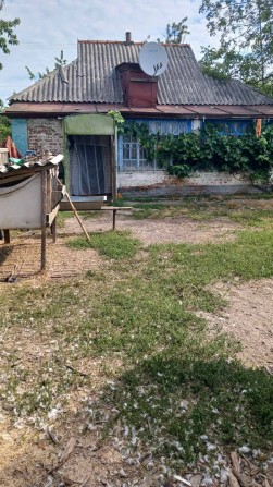 Продаж окремого цегляного будинку під ремонт в передмісті - фото 1