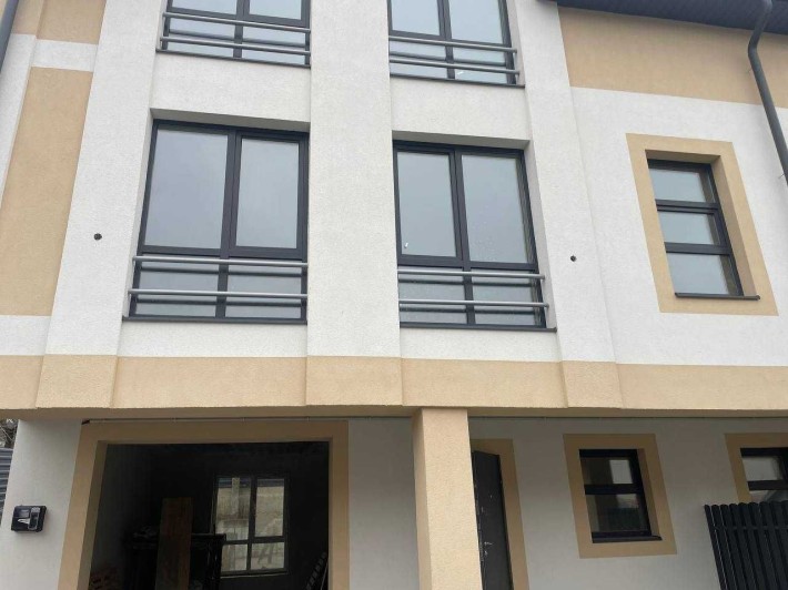 Продаж котеджу біля Подолян,  комунікації підключено - фото 1