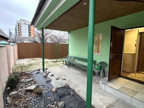 Продам частину будинка з власним двором та комунікаціями, р-н Мотеля