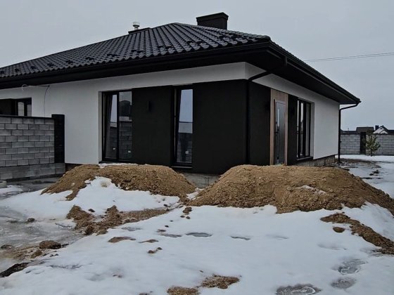 Продаж двояна р-н Щасливе,площа 80м2.Є Велика ділянка Рівне