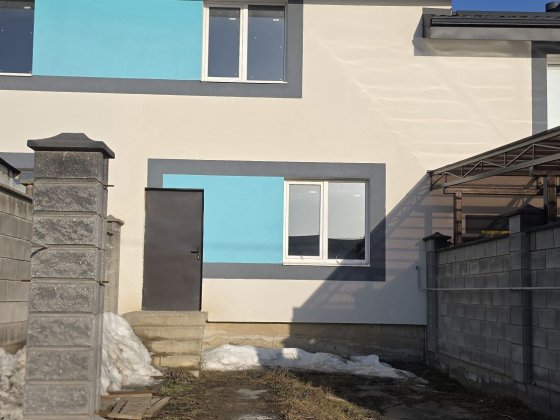 Продаж котеджу з підвалом у будинку Рівне