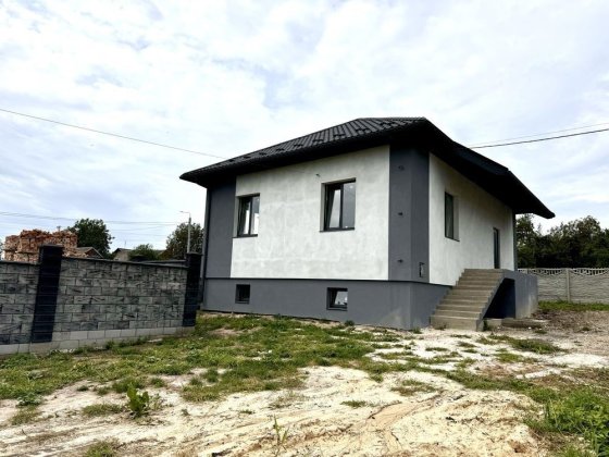 Продаж окремого будинку на вул. В. Чорновола! Рівне