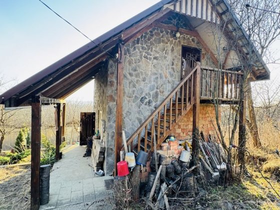 Дачний Будинок з ділянкою - Цецино - з Крутим Краєвидом Чернівці