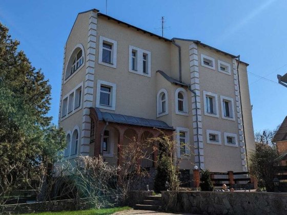 Продається добротний будинок в Центрі! Для великої родини Полтава