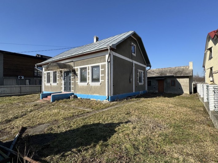 Будинок в Чернівцях, з великою тереторією - фото 1