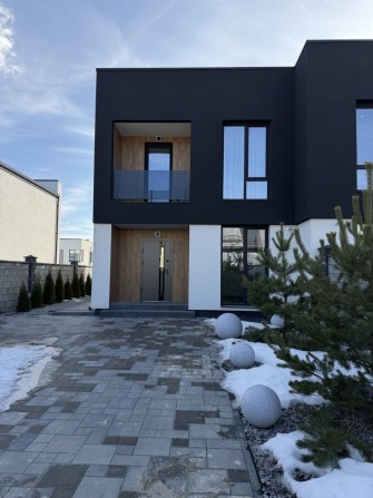 Продаж будинку на Щасливому з дизайнерським ремонтом - фото 1