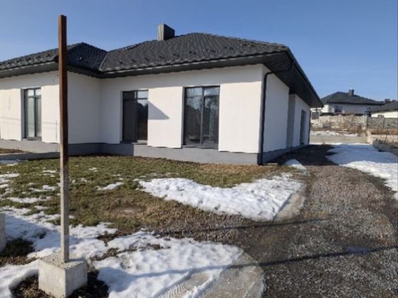 Продаж сучасного котеджу біля міста за низькою ціною Ровно