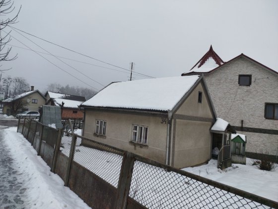 Будинок на приватизованій землі , можна під комерцію- 0.0435 Кемпінг Чернівці