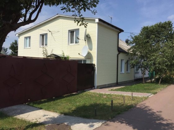 1/2 частина   добротного двоповерхового будинку на Ст Подусівці Чернигов