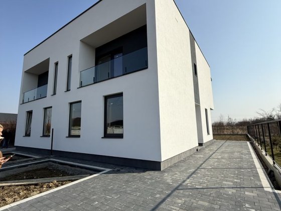 Продаж дуплексу з власним двором Ужгород