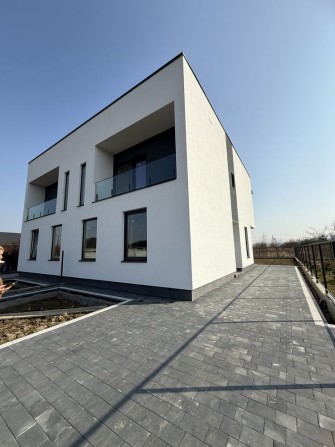 Продаж дуплексу з власним двором - фото 1