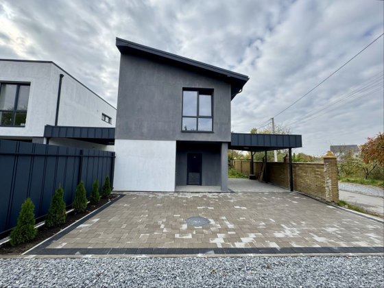 Продам котедж Р-н Гідропарку (біля озера)