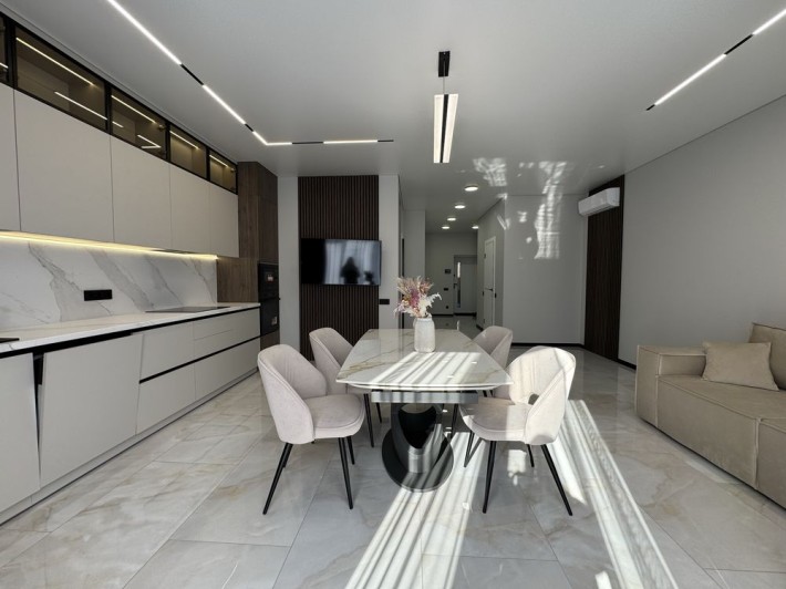 Продам котедж з дизайнерським ремонтом на Щасливому+ділянка 3,5 сот - фото 1