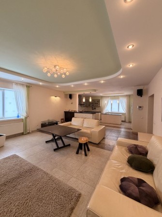 Великий сімейний будинок  з каміном на ділянці 20 соток - фото 1