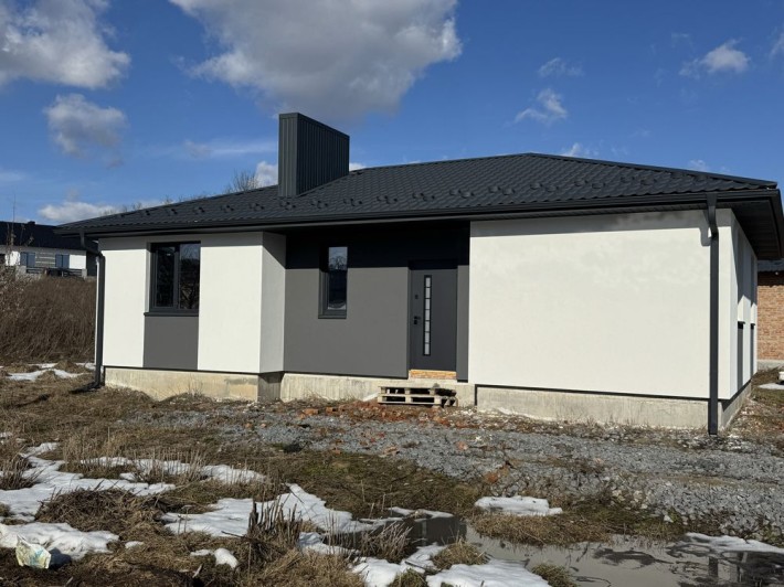 Продам окремий будинок з ділянкою 5 сот - фото 1