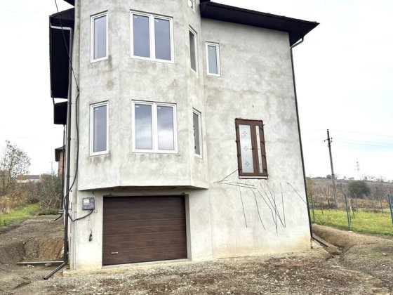 Продам гарний цегляний будинок