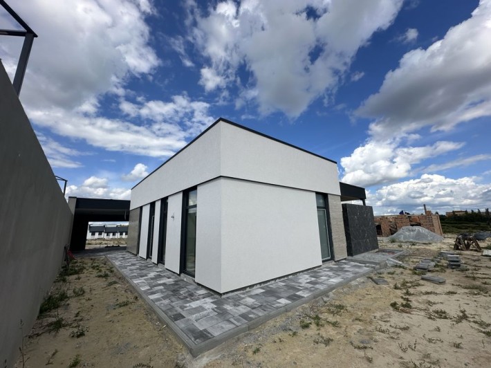 Будинок під фінішний ремонт в місті - фото 1