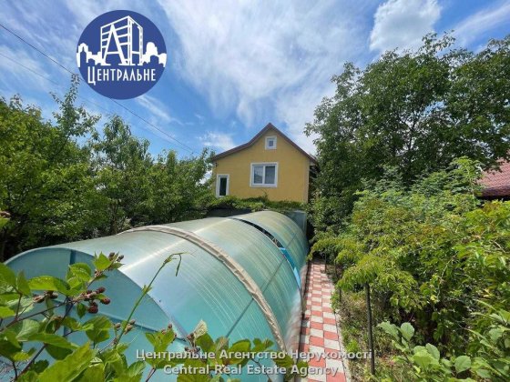 Продається дачний будинок якісної побудови Чернівці