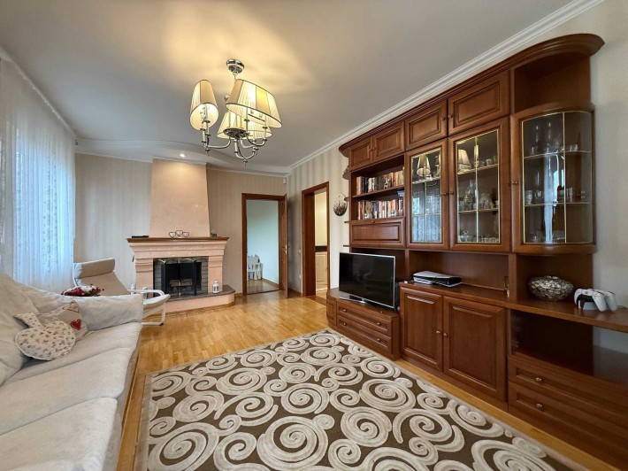 Продам затишний будинок з ділянкою в Центрі міста ! - фото 1