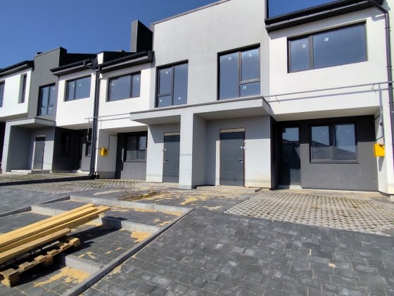 Продам котедж з міськими комунікаціями. Р-н Щасливе