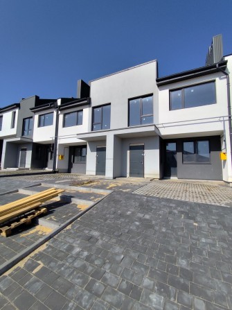 Продам котедж з міськими комунікаціями. Р-н Щасливе - фото 1