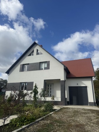 Будинок з ремонтом та територією 10 соток - фото 1