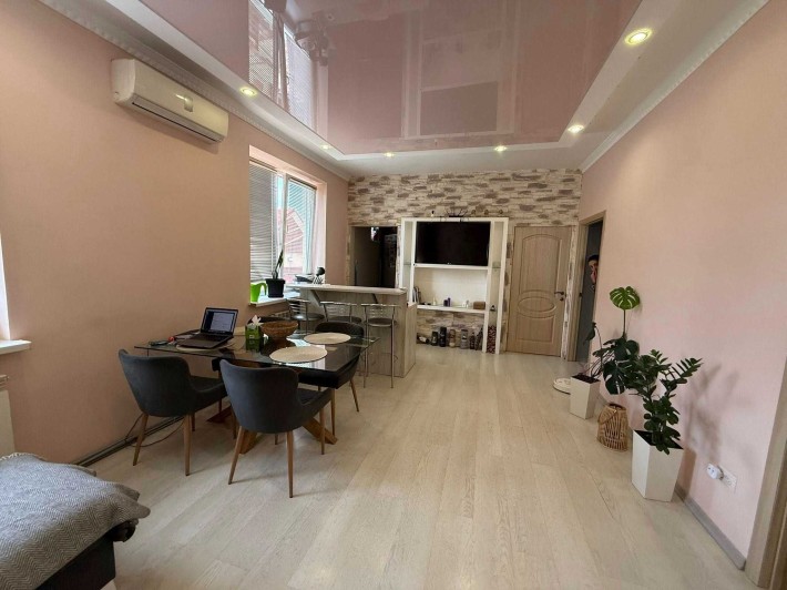 Компактний будиночок з ремонтом на Грушевського - фото 1