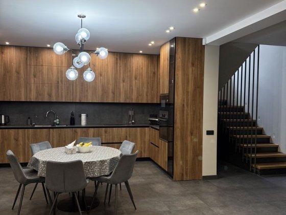 Продаж нового сучасного будинку на Оболоні