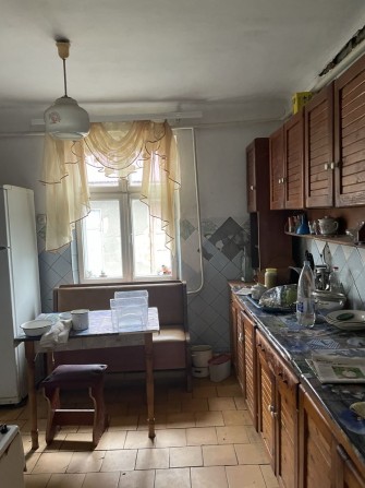 1/2 будинку з окремим двором у центрі Садгори - фото 1