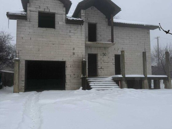 Продається незавершений двоповерховий будинок Р-н вул. Заставнянської Чернівці