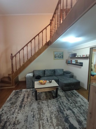 Продаеться 2-х поверховий напівособняк по вул.Карпатської України - фото 1