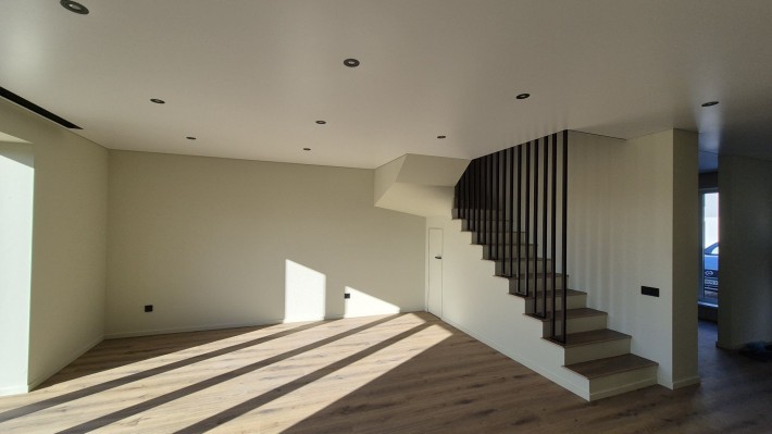 Таун таунхаус з ремонтом газоном будинок  дуплекс - фото 1