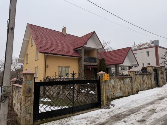 Продам будинок в місті 300 м2/8 соток Черновцы
