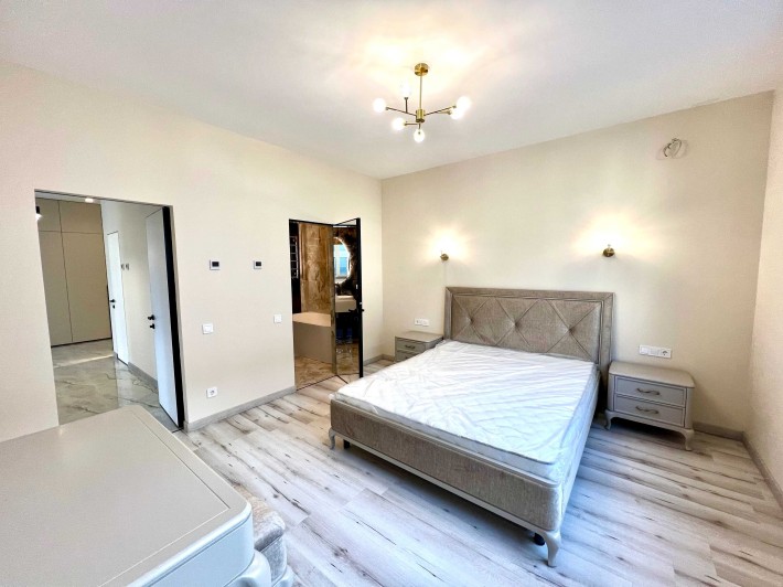 Будинок з ремонтом в районі Щасливого - фото 1