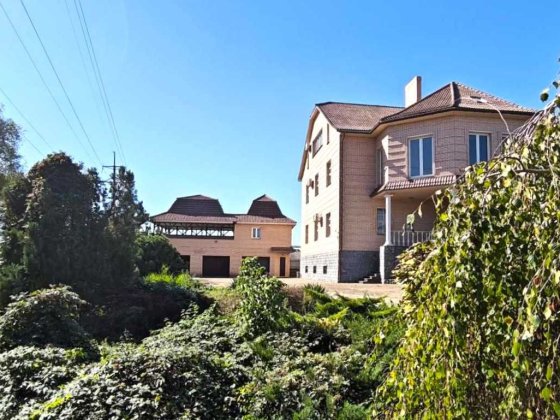 Будинок Червона слобода біля Дніпра Черкассы