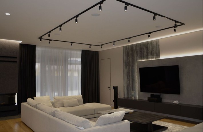 Продаж сучасного будинку в стилі хайтек з дизайнерським ремонтом - фото 1