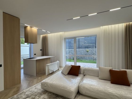 Продаж сучасного тауна з ремонтом 4 спальні Чернівці