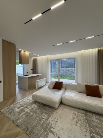 Продаж сучасного тауна з ремонтом 4 спальні - фото 1