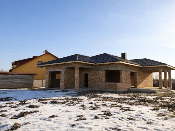 Будинок з власним ставком  за  ціною котеджу Ровно