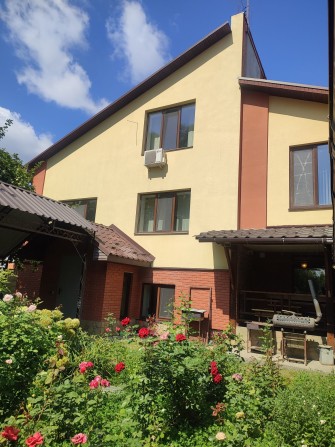 Продам приватний будинок в мальовничому місці нашого міста. - фото 1