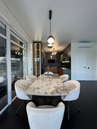 Розкішний будинок в сучасному стилі - фото 1