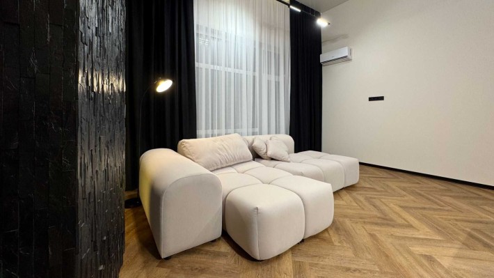 Укомплектований котедж із терасою та міськими мережами. - фото 1