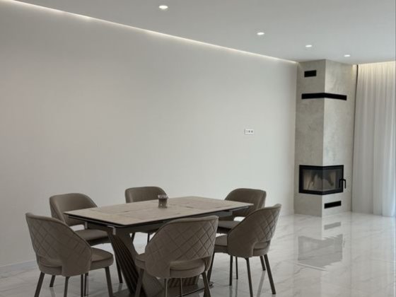 Продаж котеджу з двориком New Village Ужгород