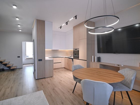 Будинок/котедж з якісним ремонтом, укомплектований, район Газовик Ровно